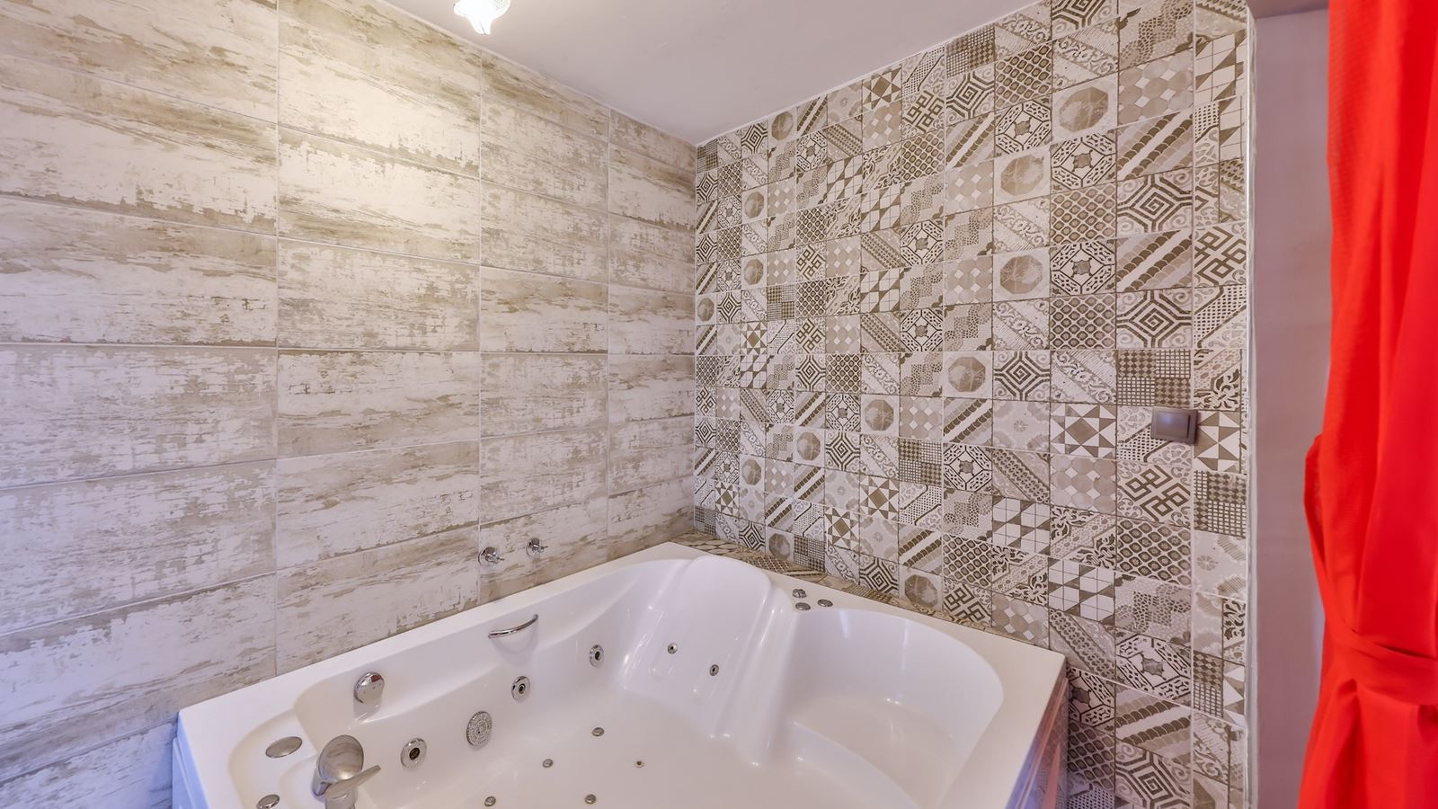 rooms-somineli-jakuzili-kirmizi-oda