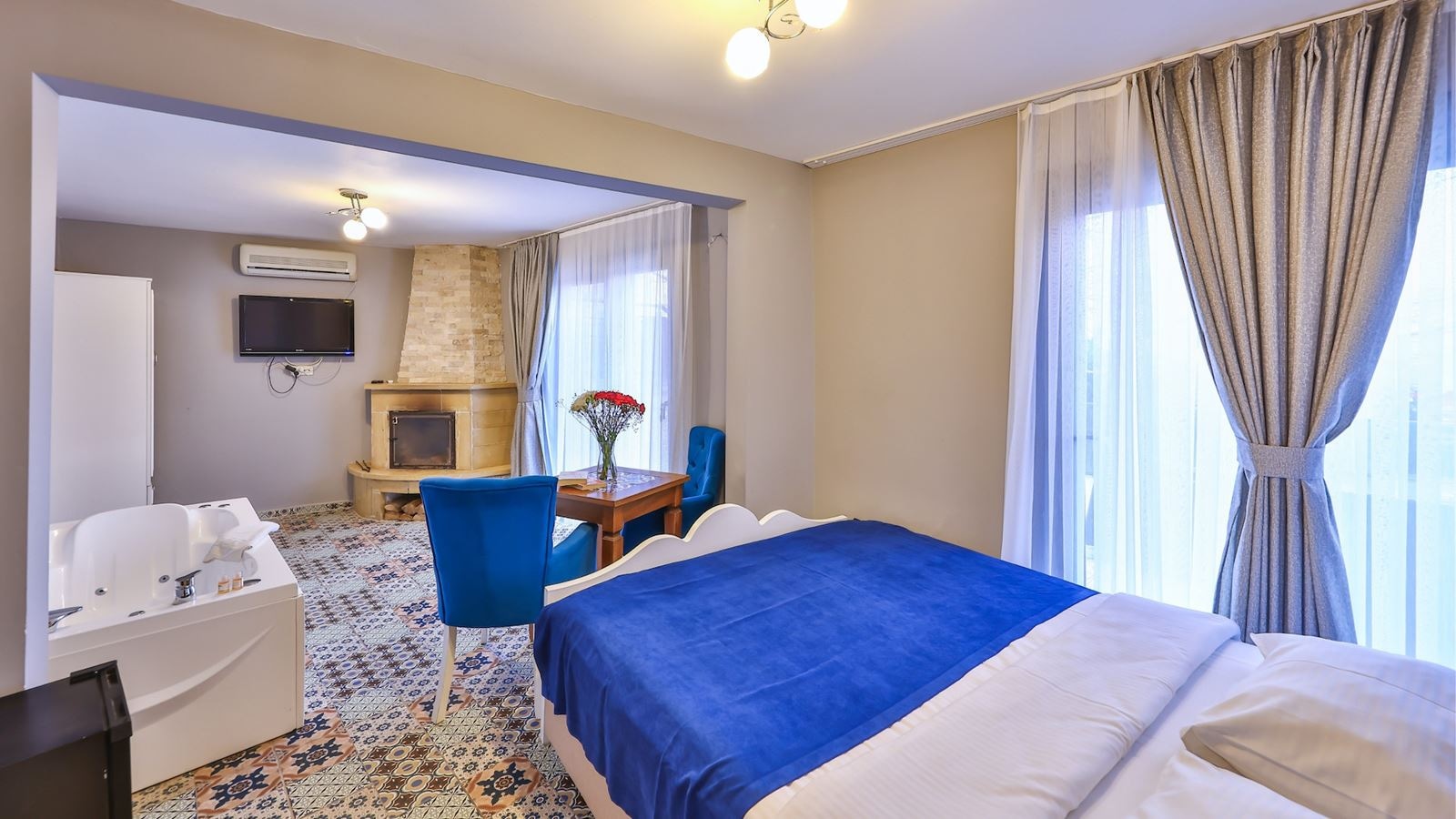 rooms-somineli-jakuzili-lacivert-oda