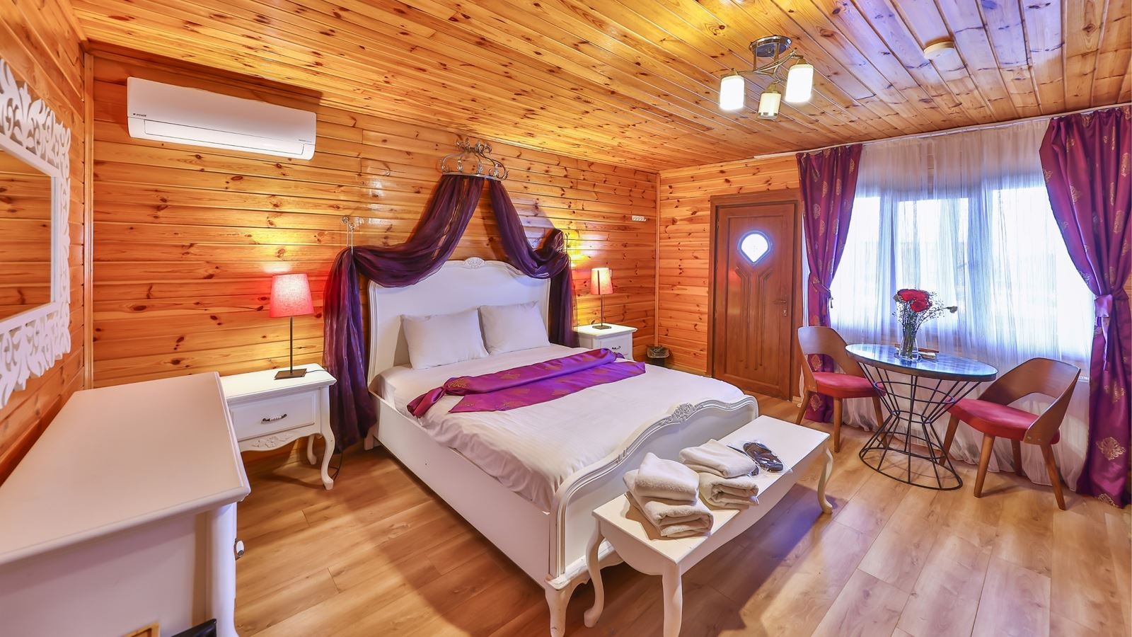 rooms-somineli-jakuzili-bahce-ve-havuz-manzarali-bungalow-oda