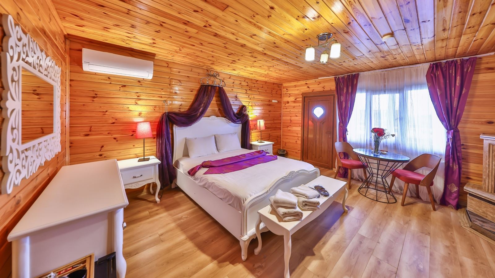 rooms-somineli-jakuzili-bahce-ve-havuz-manzarali-bungalow-oda