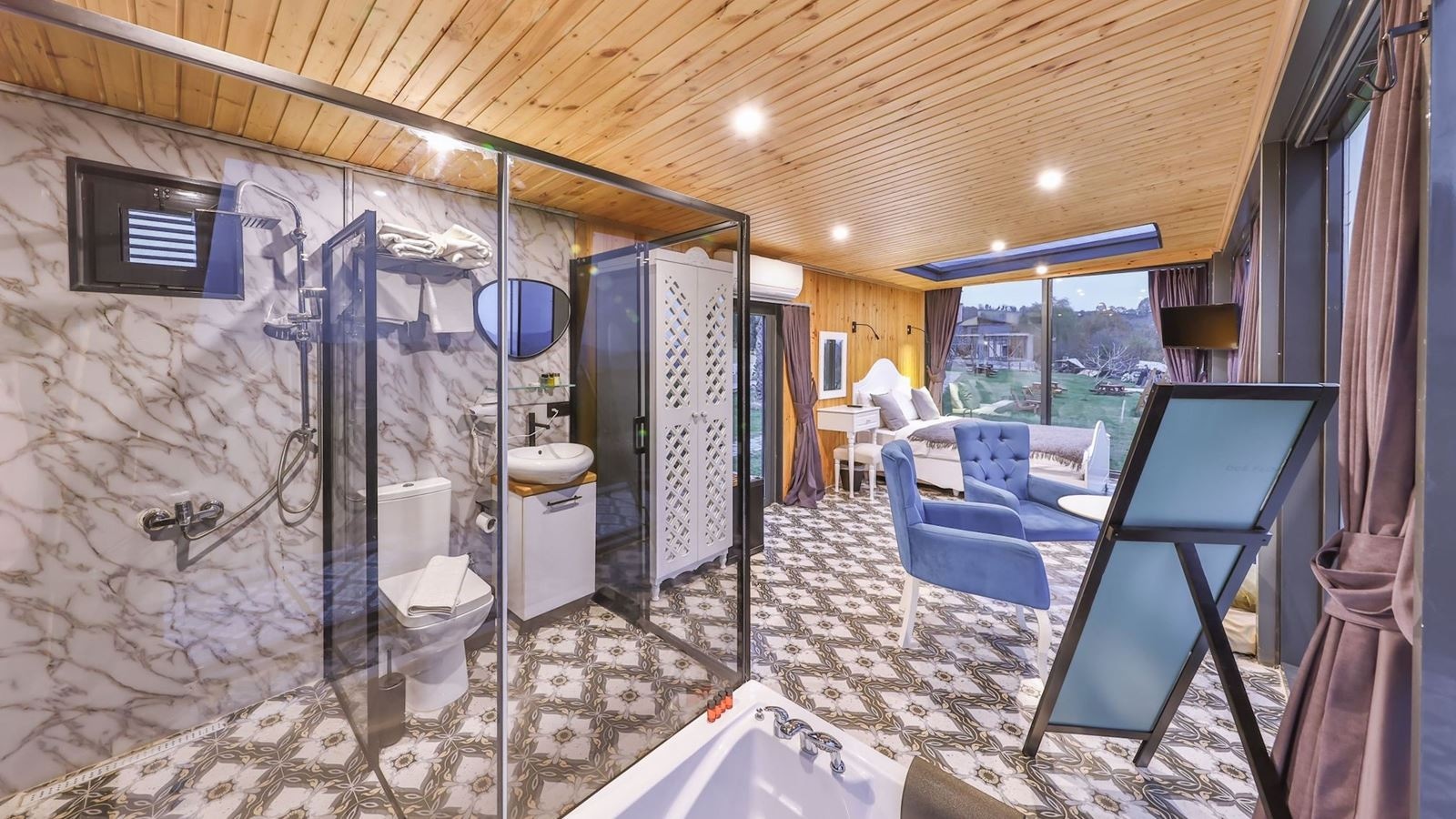 rooms-jakuzili-mirror-house