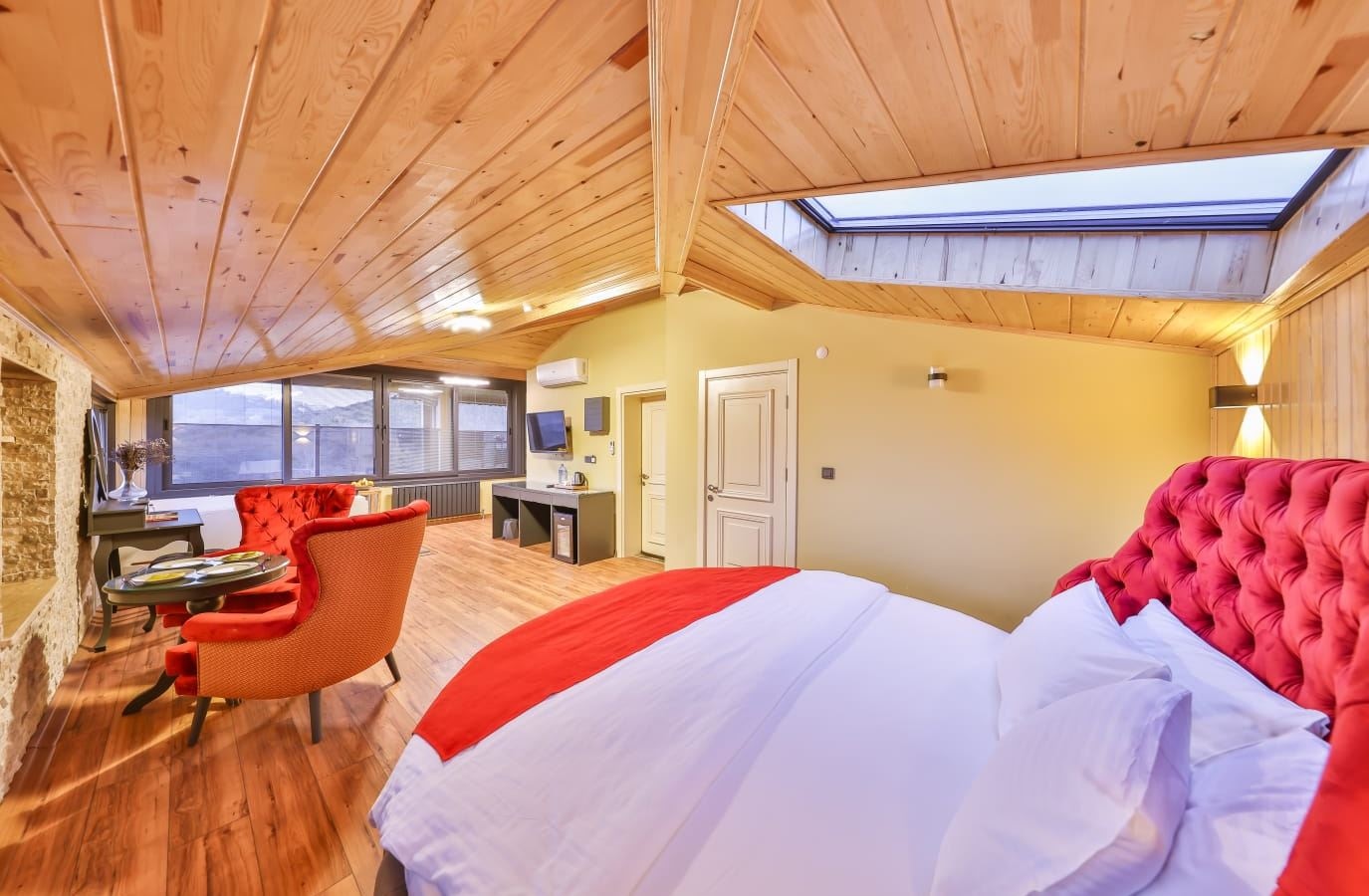 rooms-nehir-manzarali-terasli-hamamli-saunali-jakuzili-ve-somineli-pandora-oda