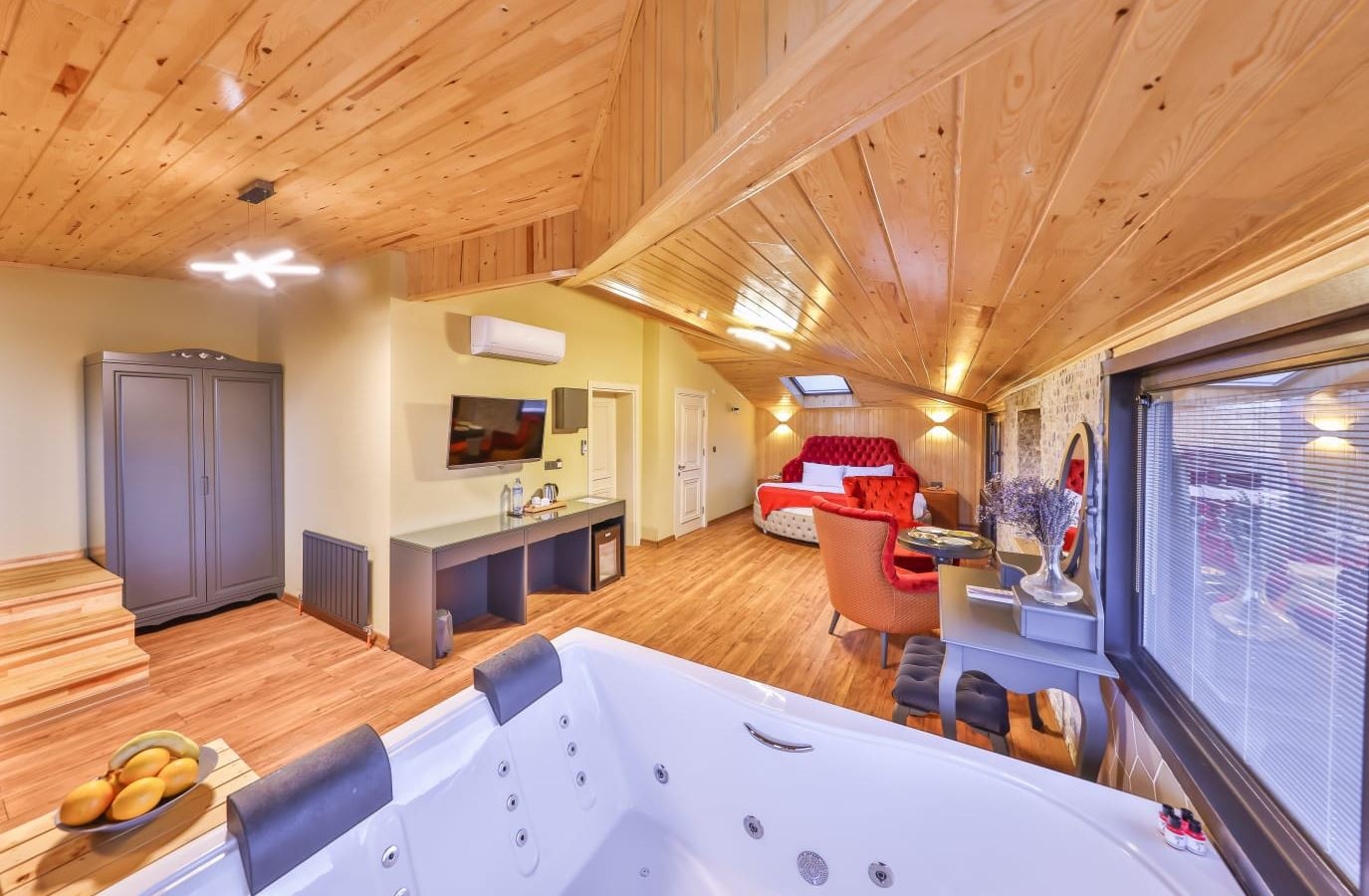 rooms-nehir-manzarali-terasli-hamamli-saunali-jakuzili-ve-somineli-pandora-oda