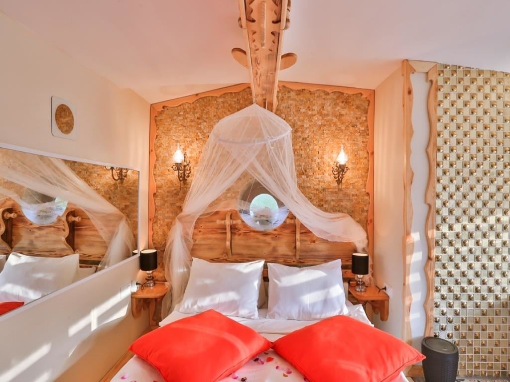 rooms-deluxe-suit-spa-kuvetli-somineli-isiticili--balkonlu-oda