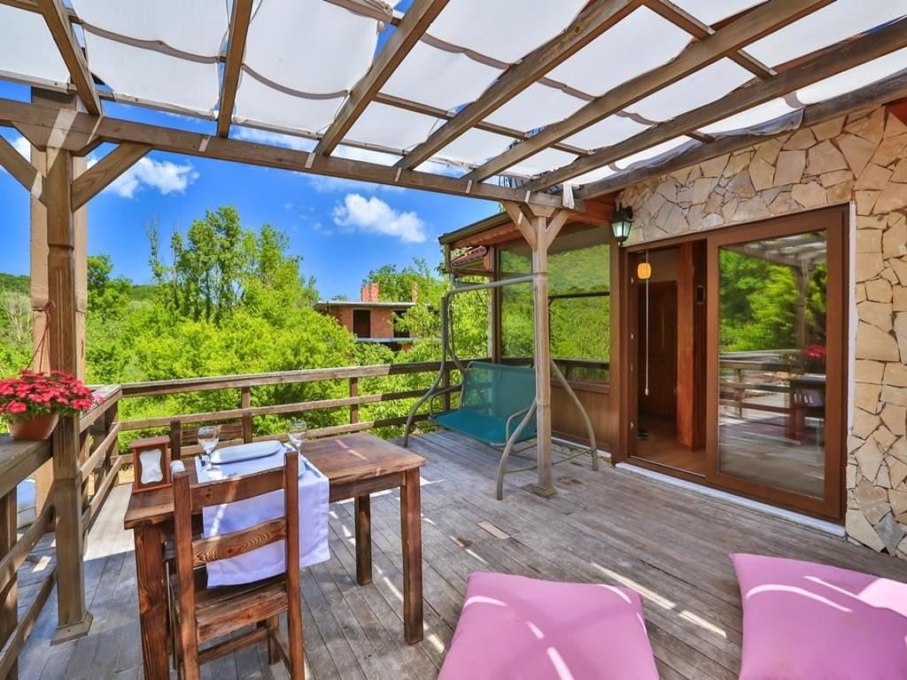 rooms-cift-kisilik-somineli-spa-kuvetli-terasli-nehir-manzarali-oda