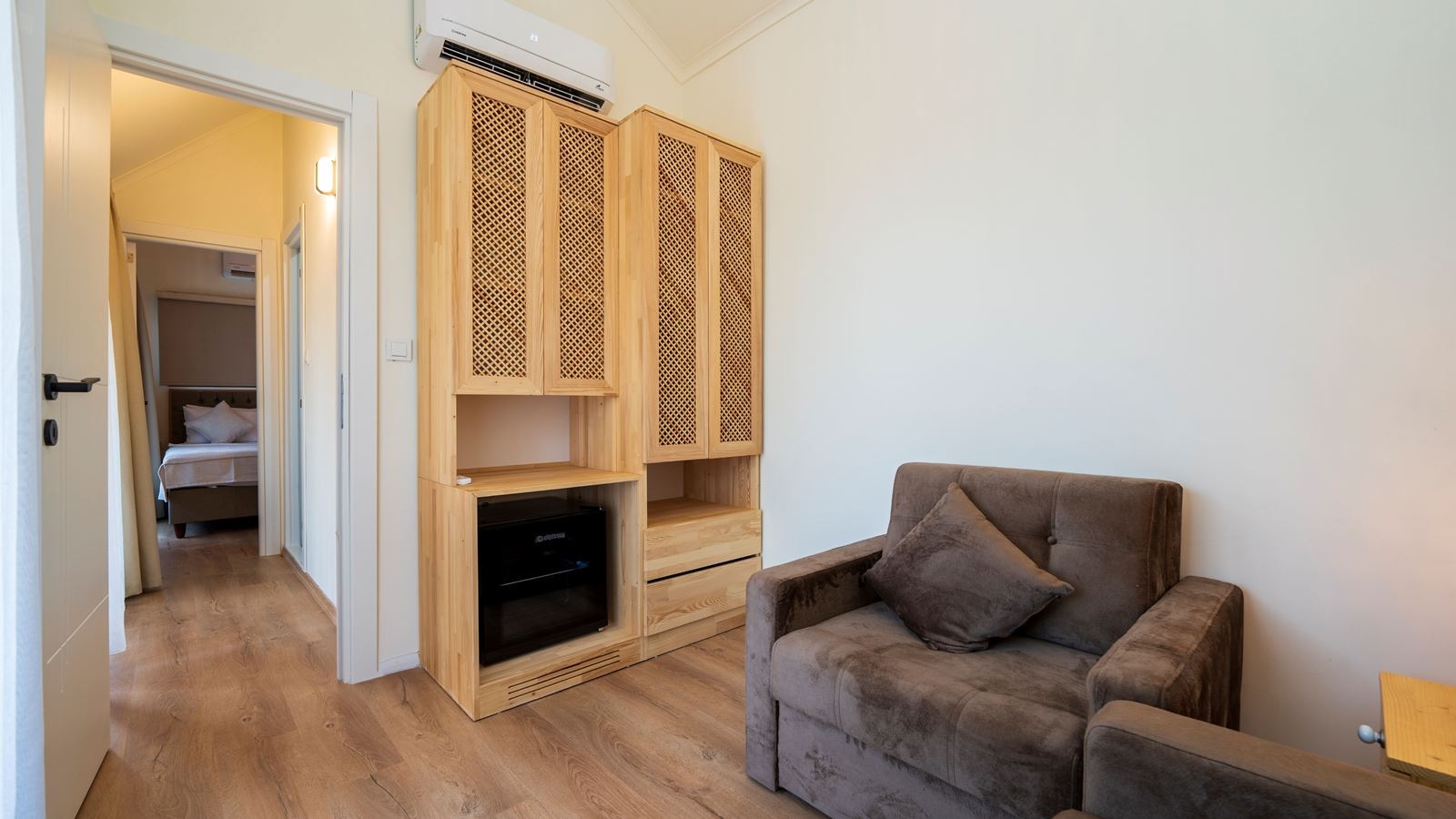 rooms-jakuzili-tiny-house