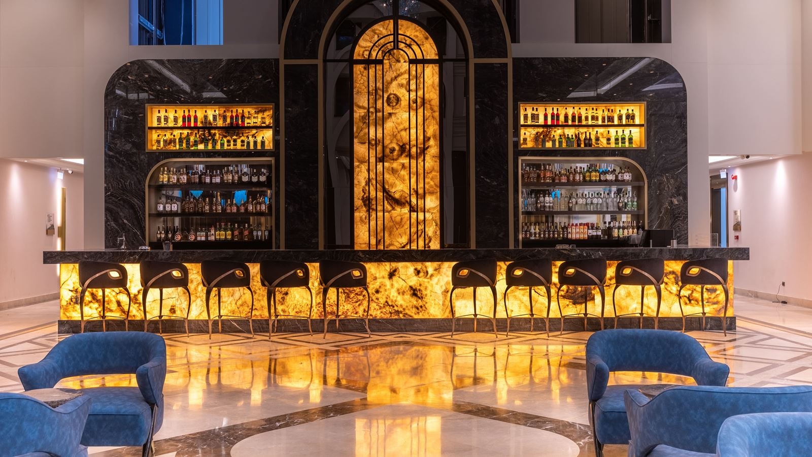 bars-queen-lobby-bar