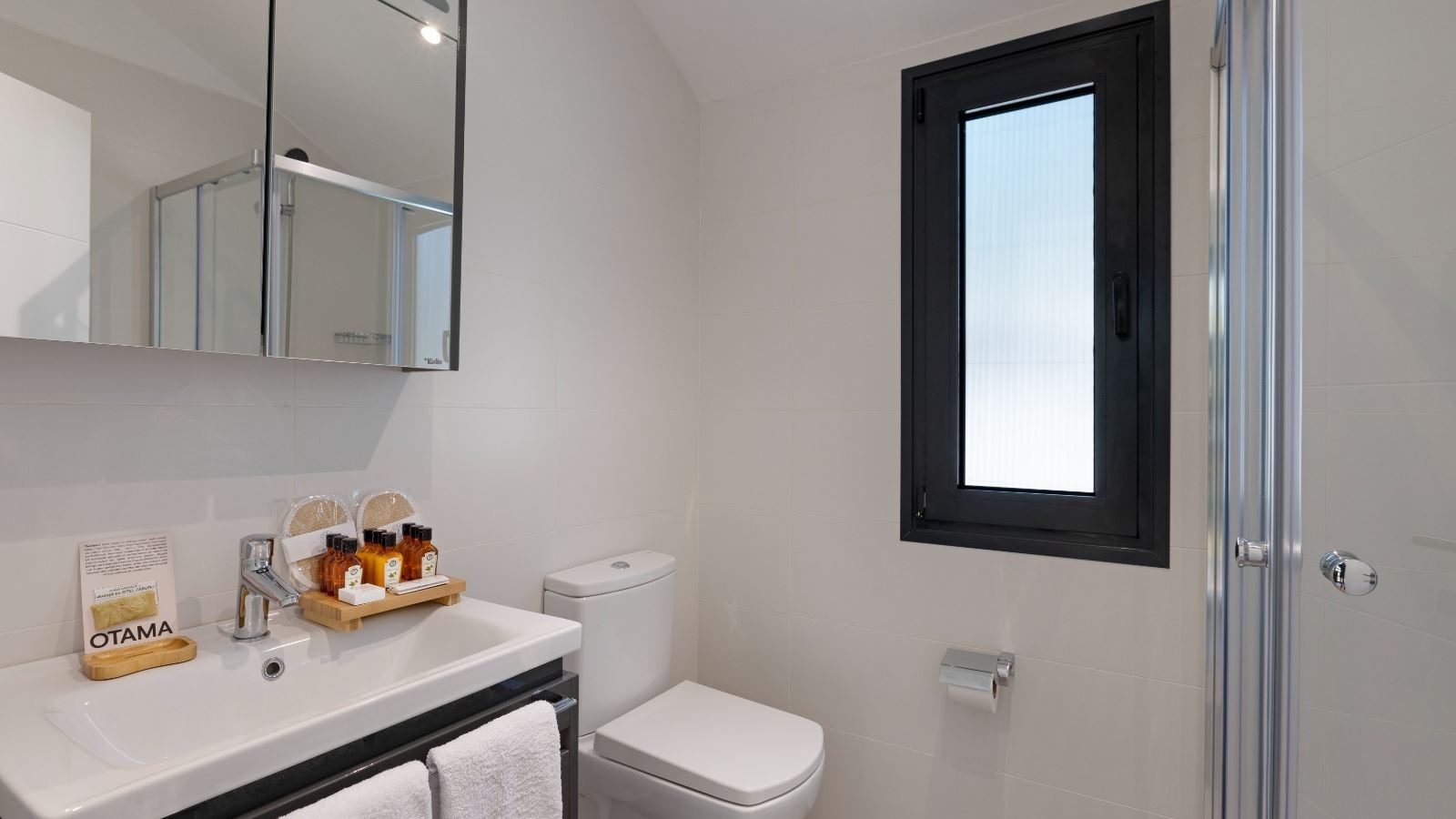 rooms-tiny-with-jacuzzi