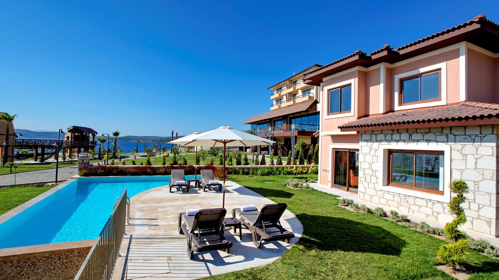 rooms-executive-villa