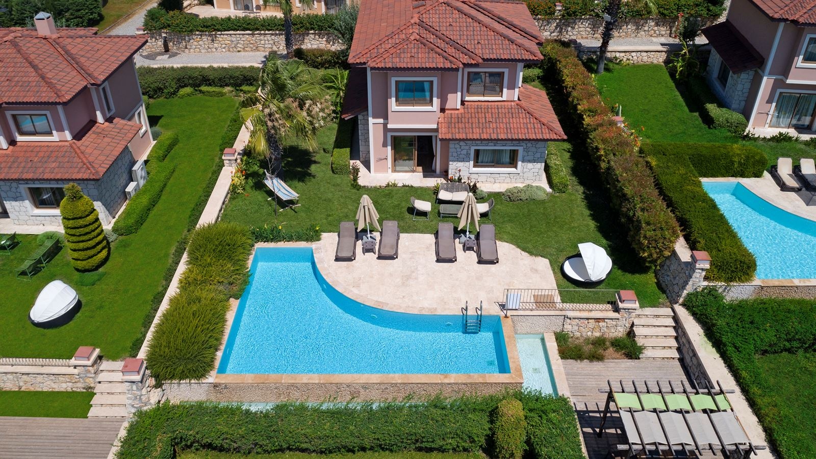 rooms-executive-villa