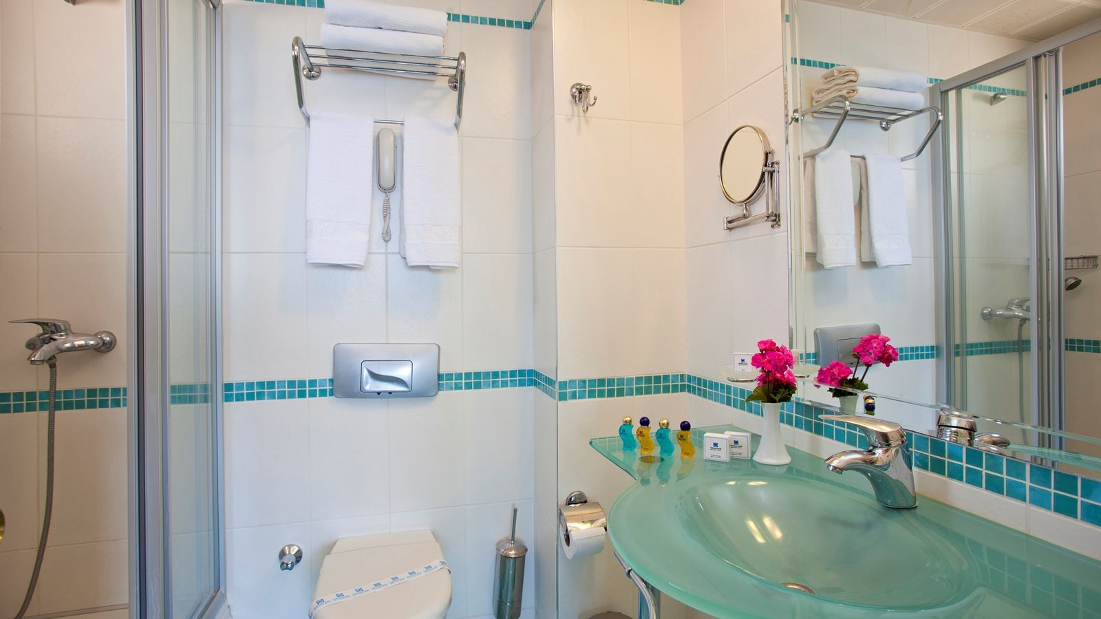 rooms-standard-room-garden-or-pool-view