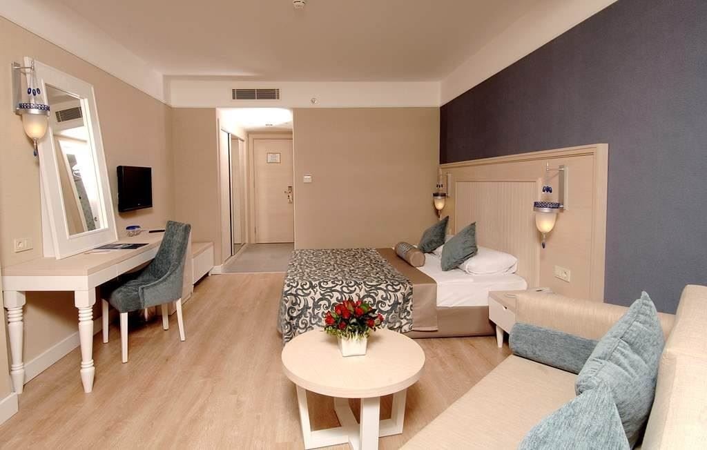 rooms-superior-room-land-view-with-balcony