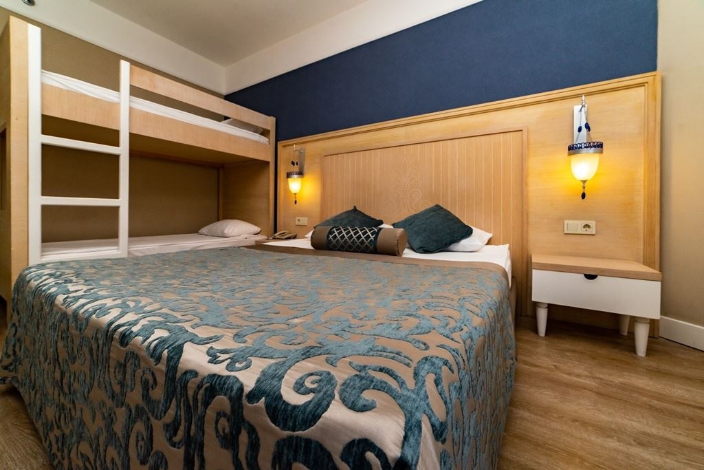 rooms-superior-bunkbed-room-side-sea-view