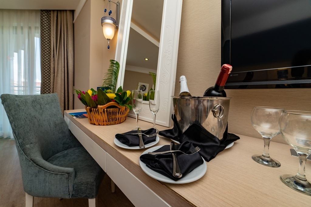 rooms-superior-bunkbed-room-side-sea-view