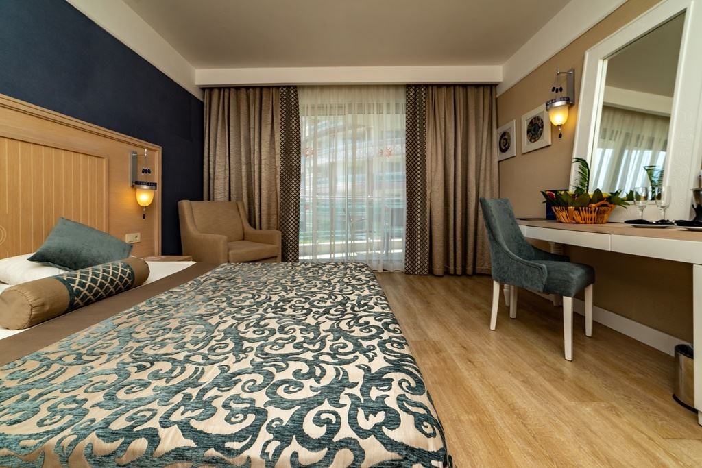 rooms-family-room-sea-view-2-bedrooms