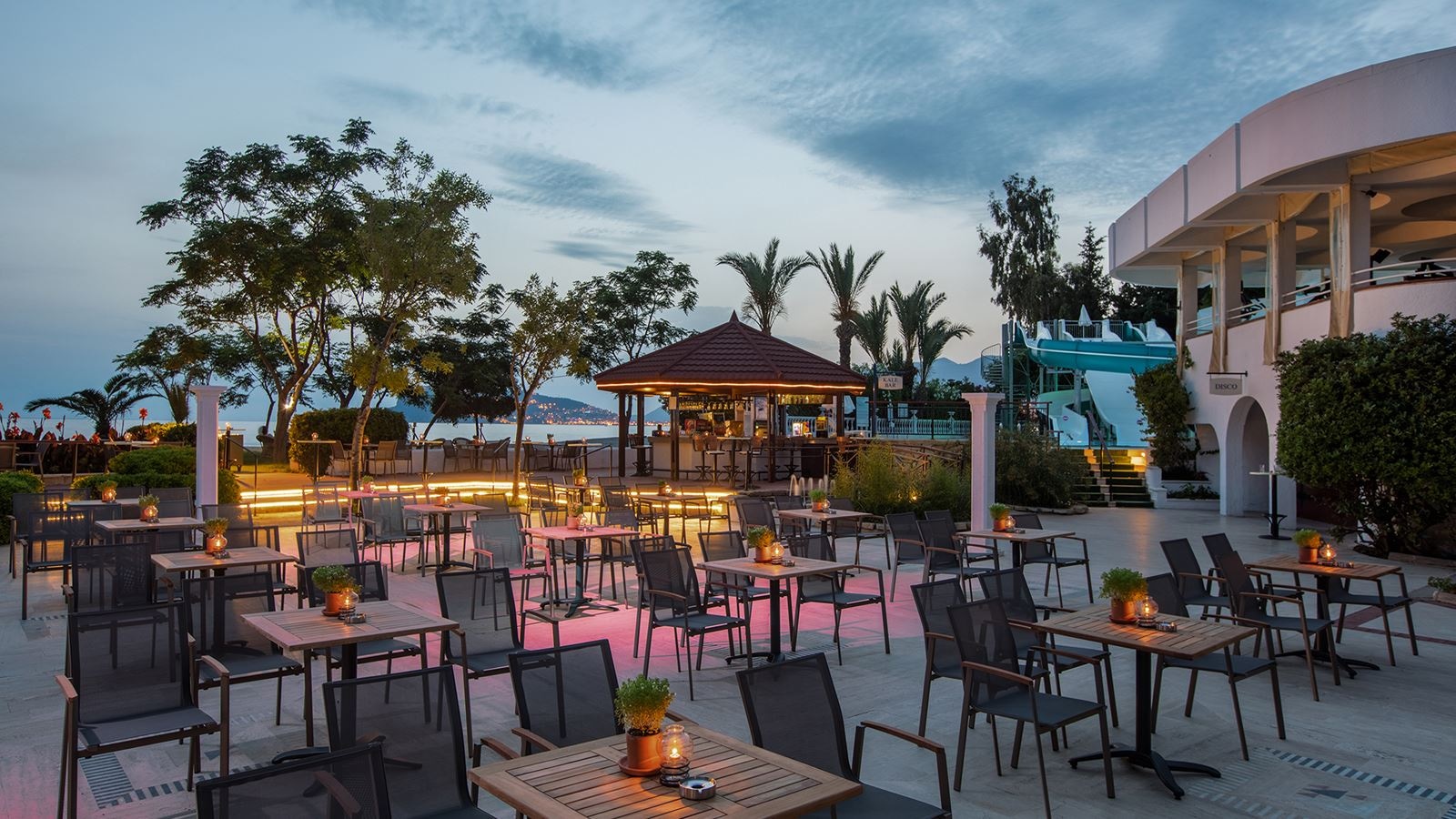 restaurants-neptun-pool-bar