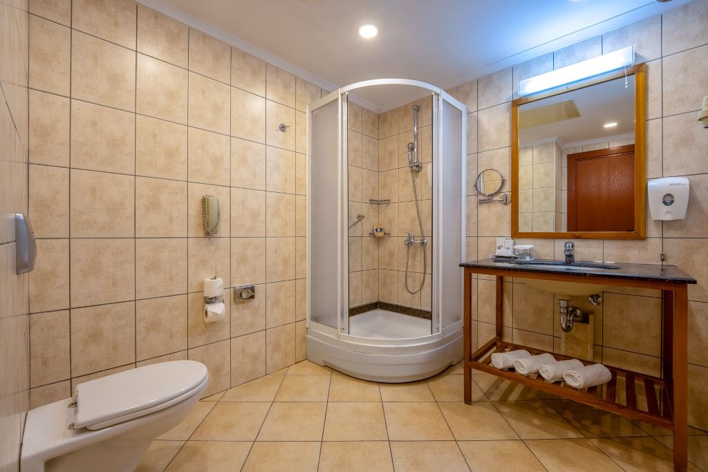 rooms-superior-family-room