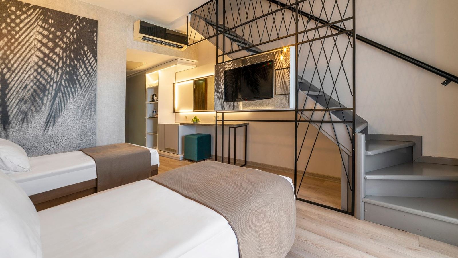 rooms-hotel-dublex-family-room-land-view