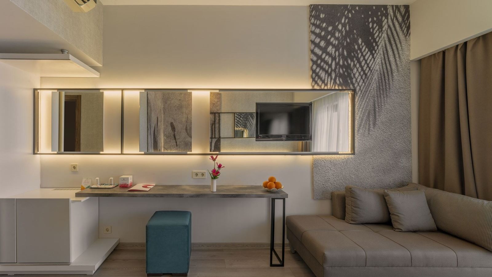 rooms-hotel-dublex-family-room-sea-view