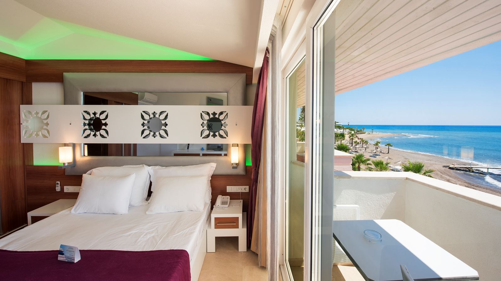 rooms-deluxe-sea-view
