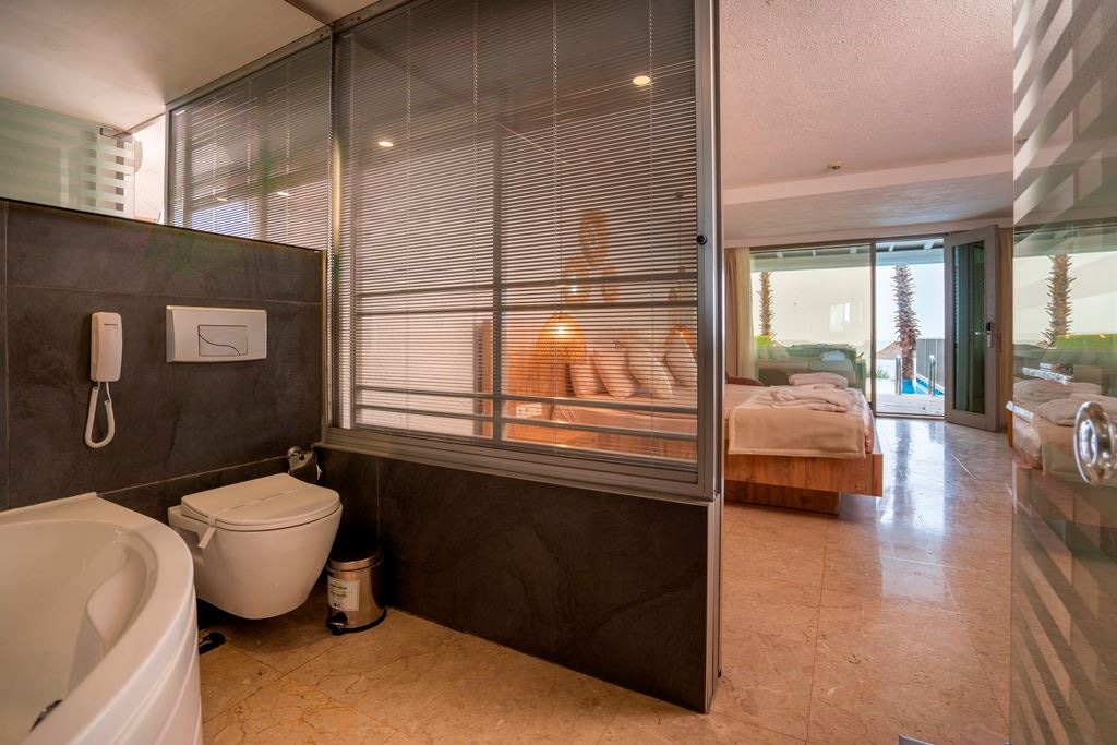 rooms-romantic-with-private-pool