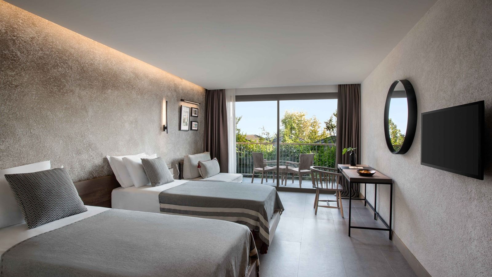 rooms-premium-family-connection-garden-view