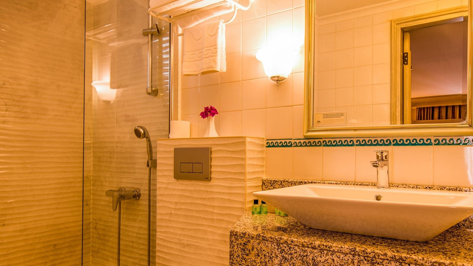 rooms-standard-room-garden-view