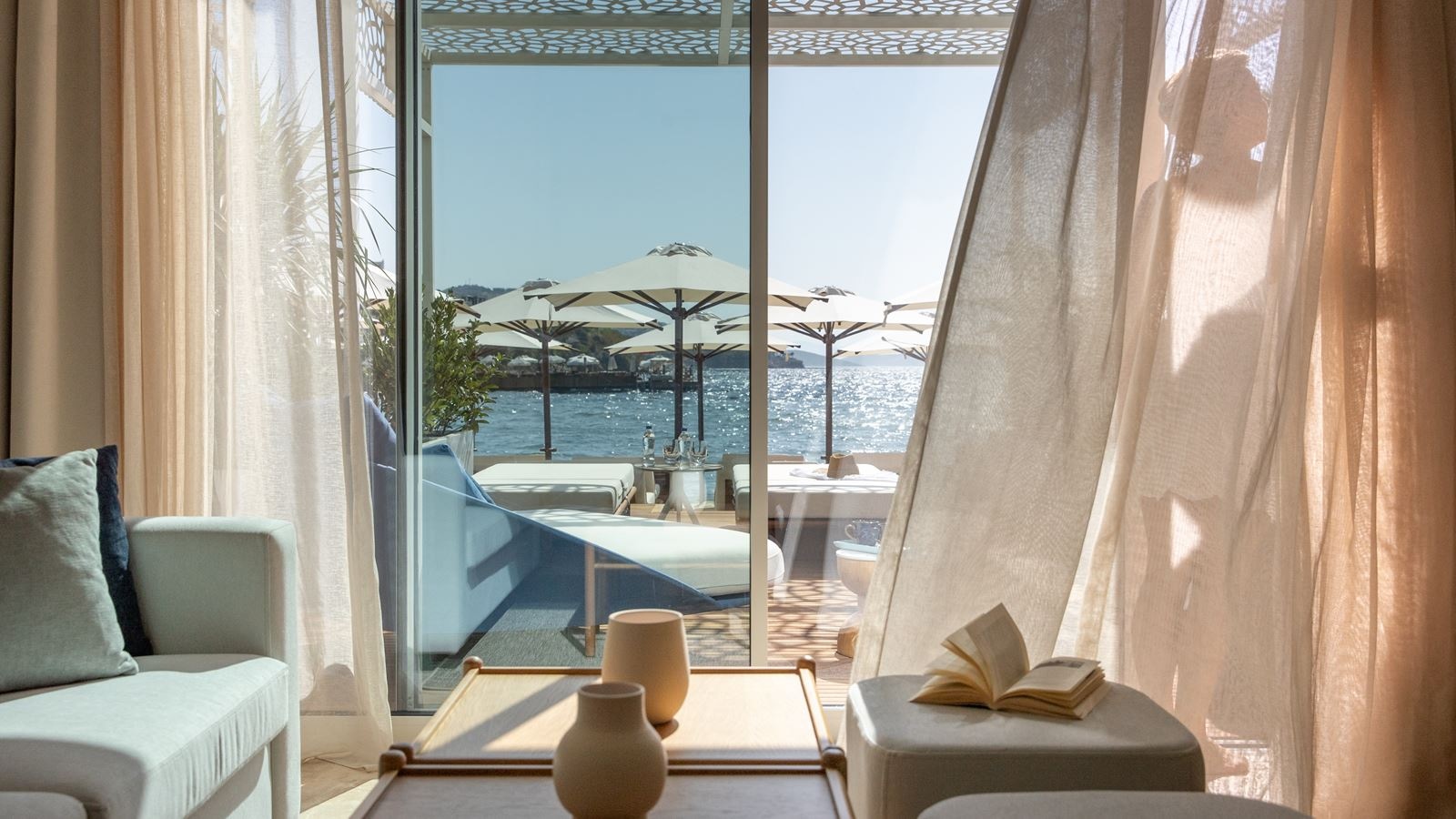 rooms-beachfront-panoramic-sea-view-suite