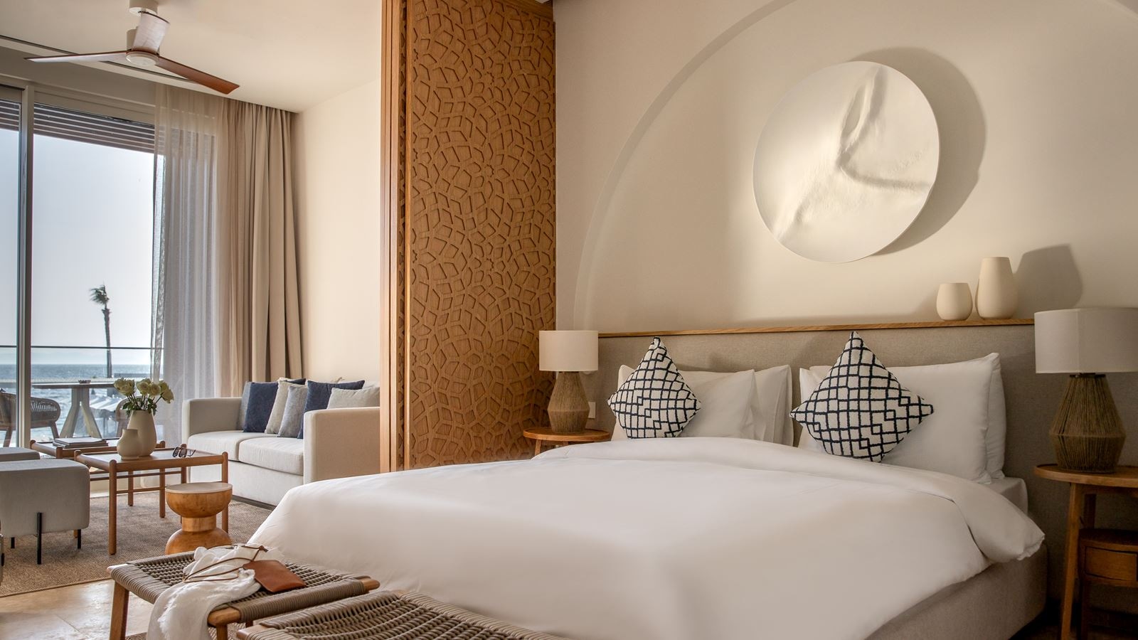 rooms-sea-view-king-room