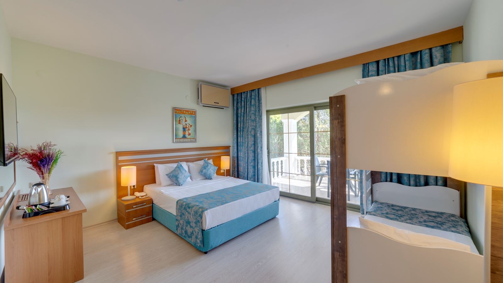 rooms-club-large-room-with-bunkbed