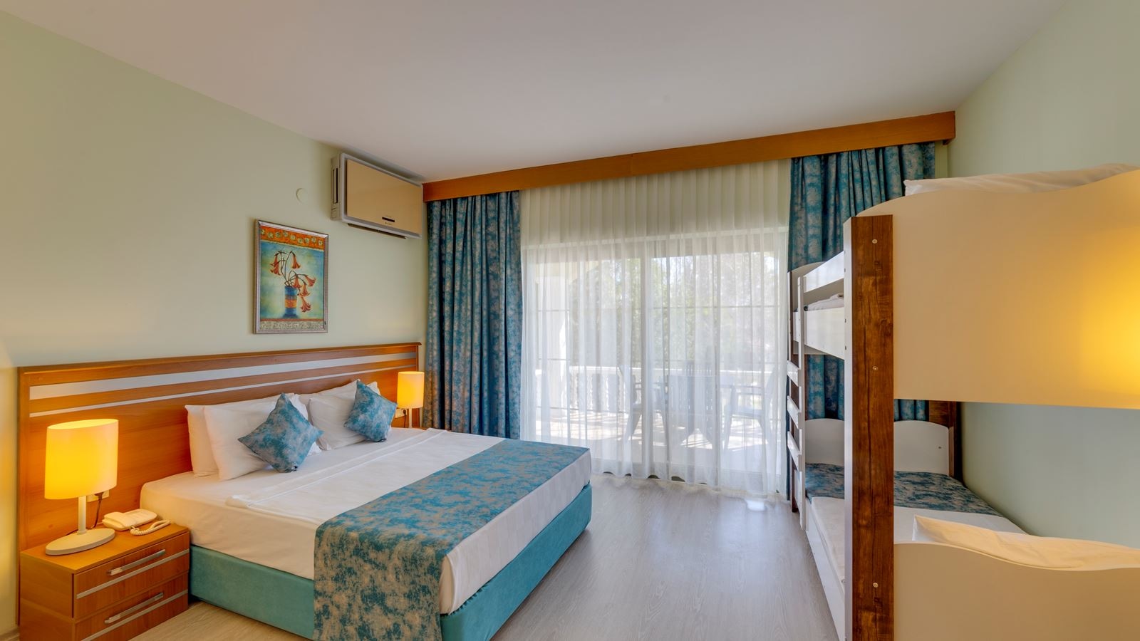 rooms-club-large-room-with-bunkbed