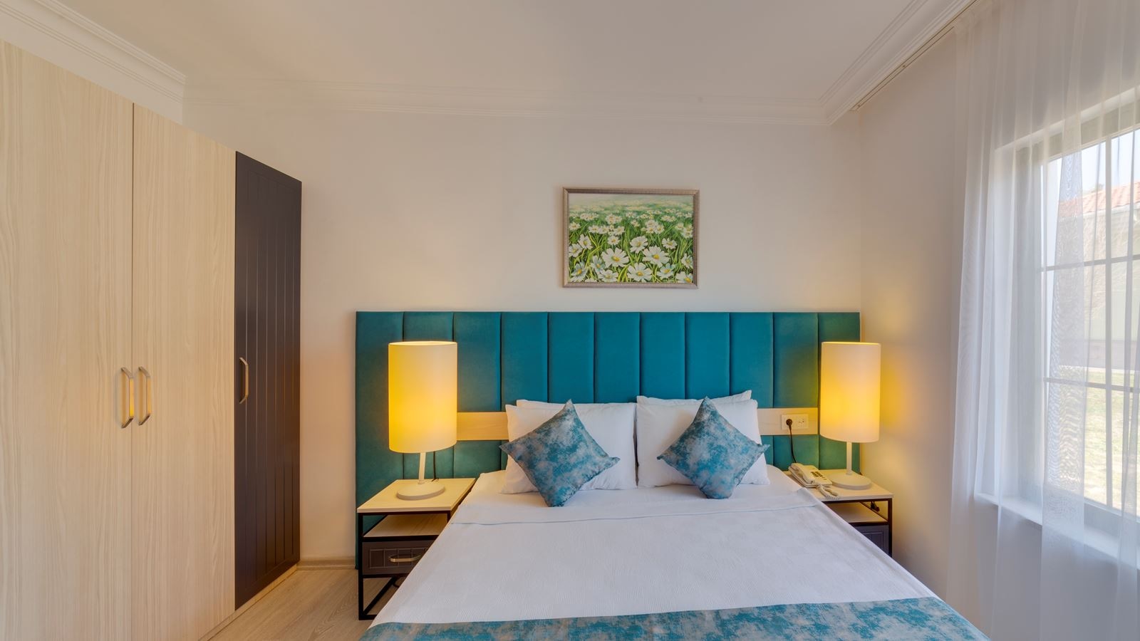 rooms-club-family-room