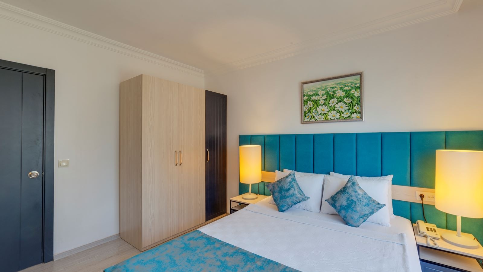 rooms-club-family-room