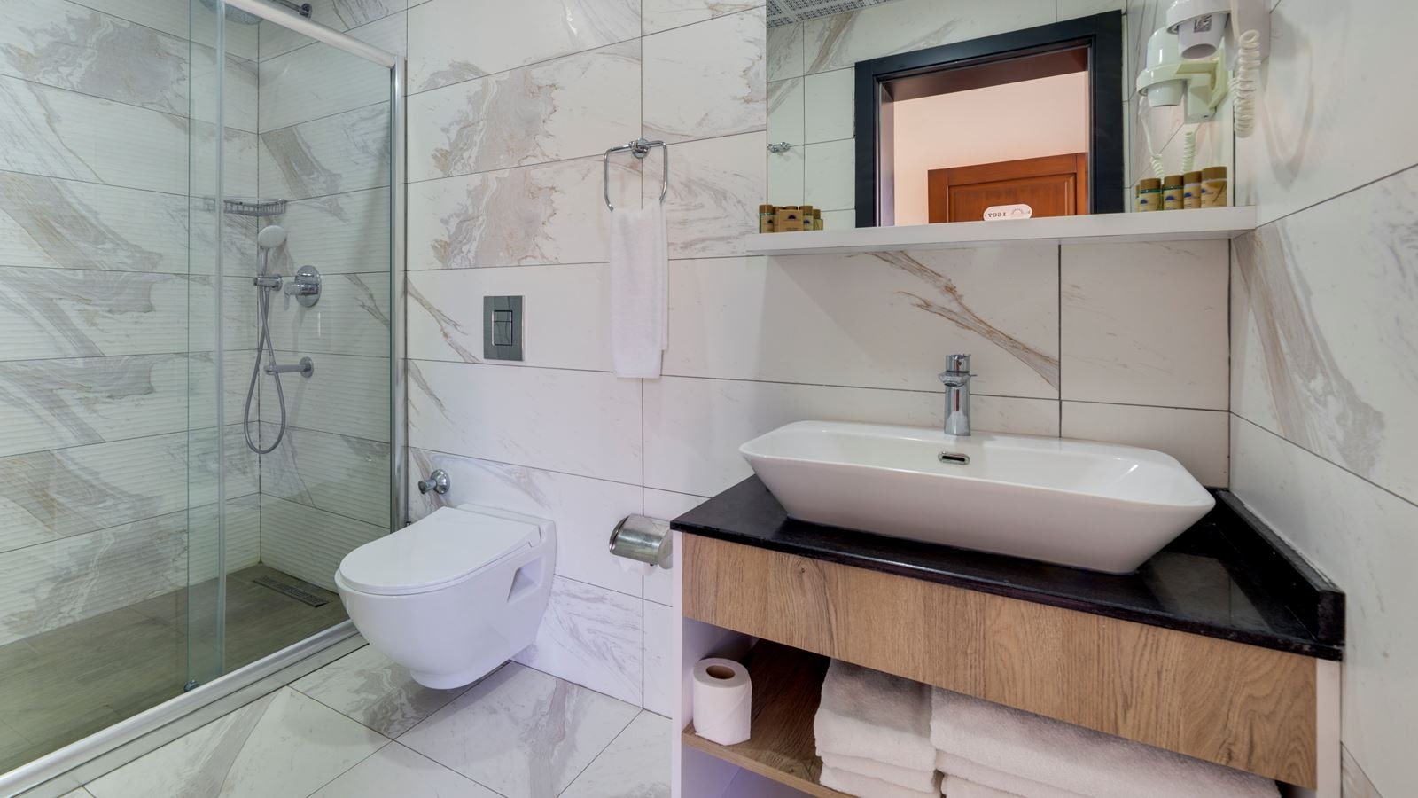 rooms-club-family-room