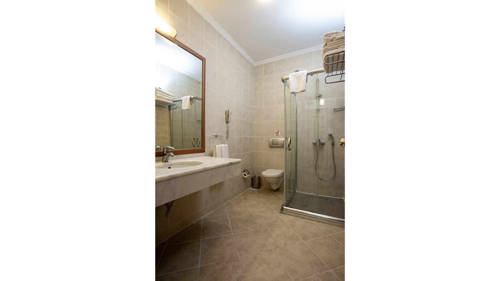 rooms-club-large-room-with-bunkbed