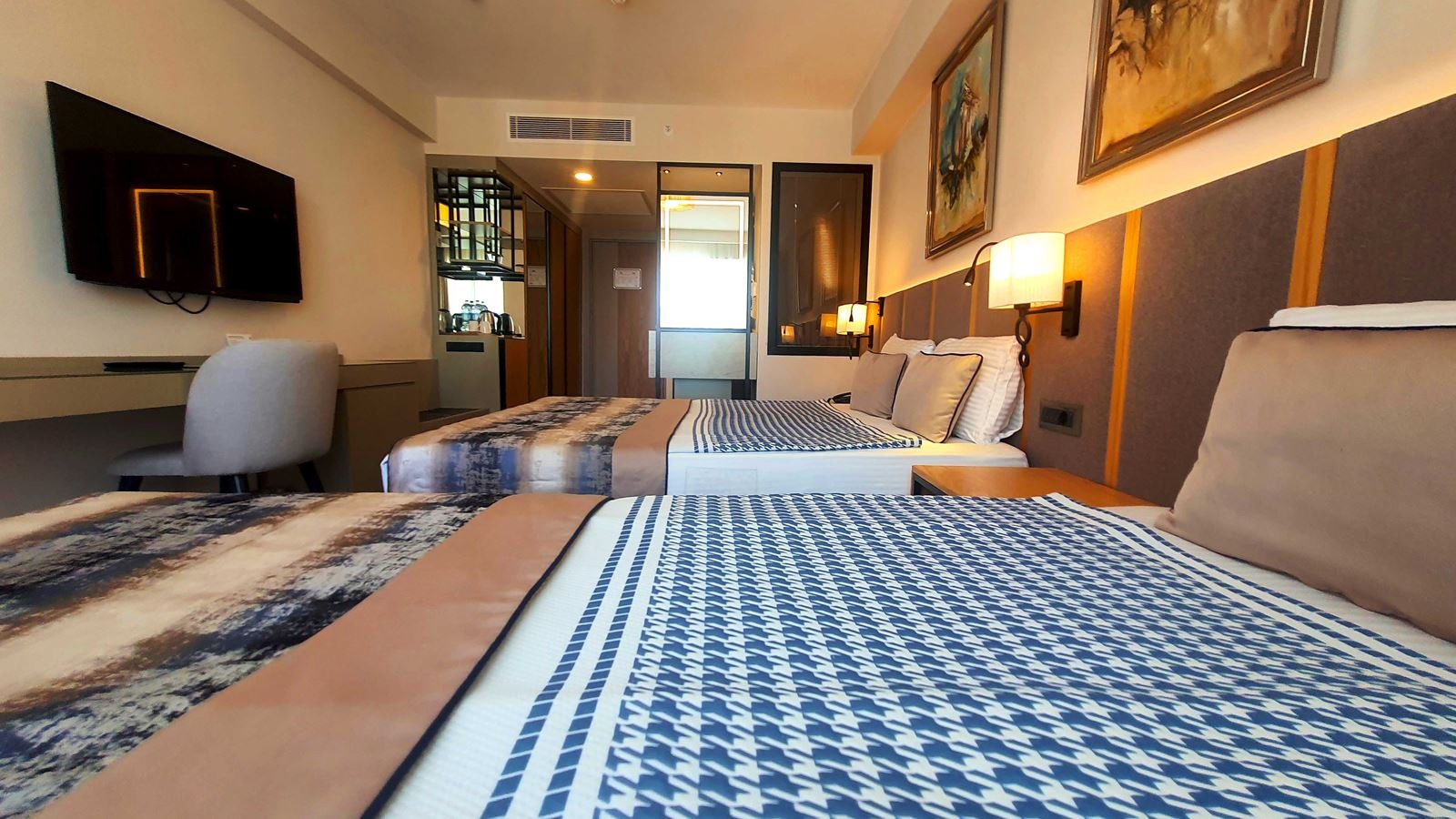 rooms-standard-room-pool-view