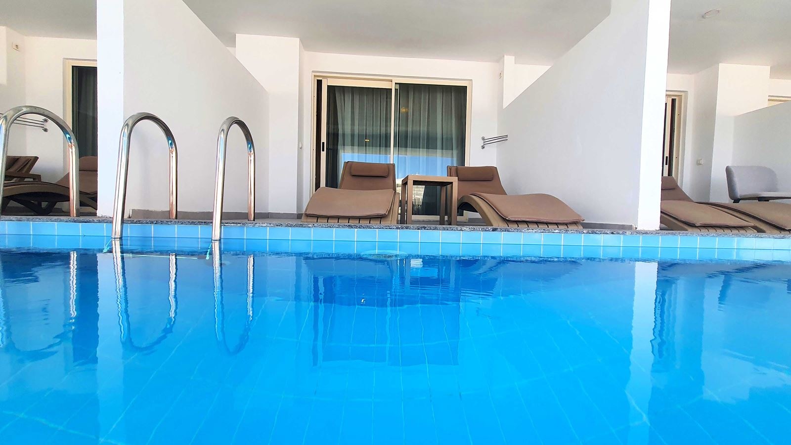 rooms-swim-up-deluxe-room