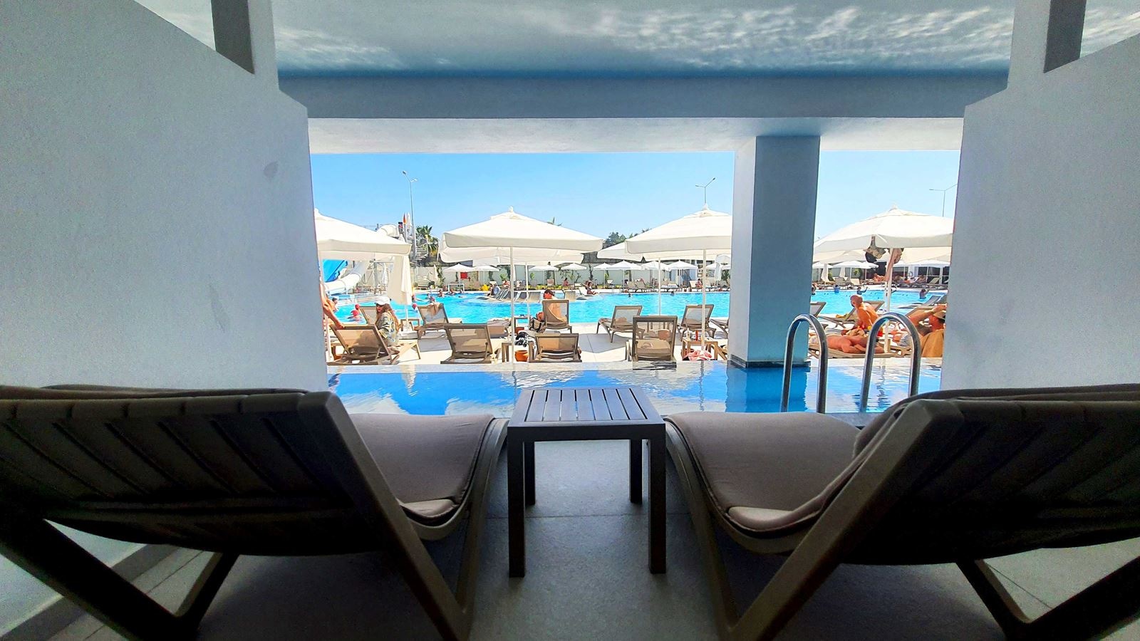 rooms-swim-up-deluxe-room