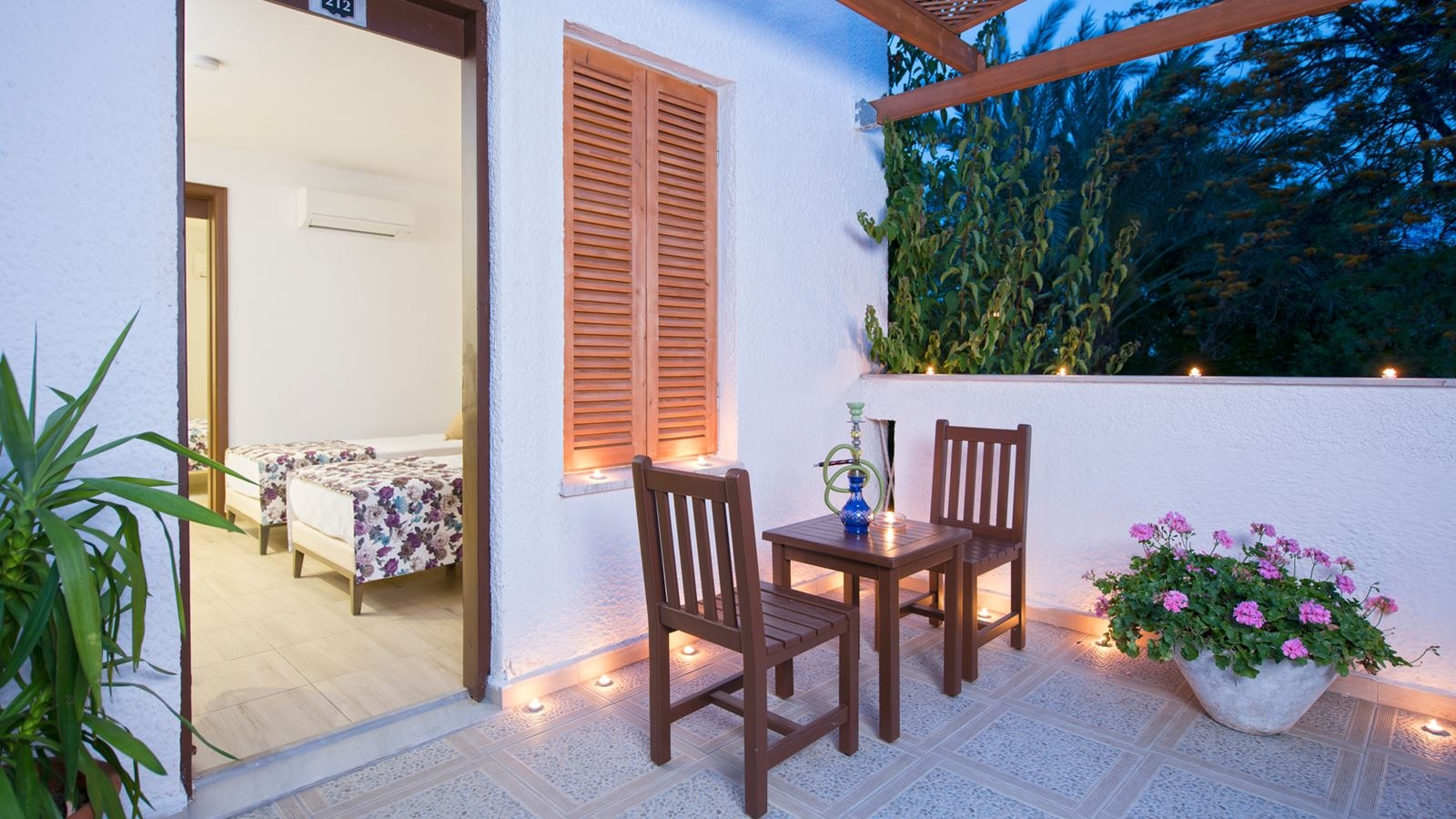 rooms-club-family-room