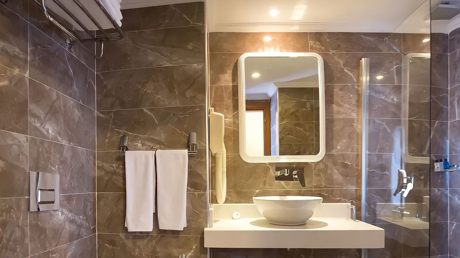 rooms-standart-mountain-view-room-no-balcony