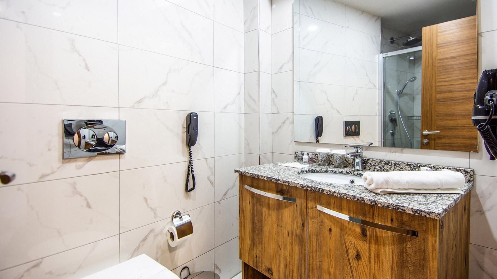 rooms-deluxe-land-view-room