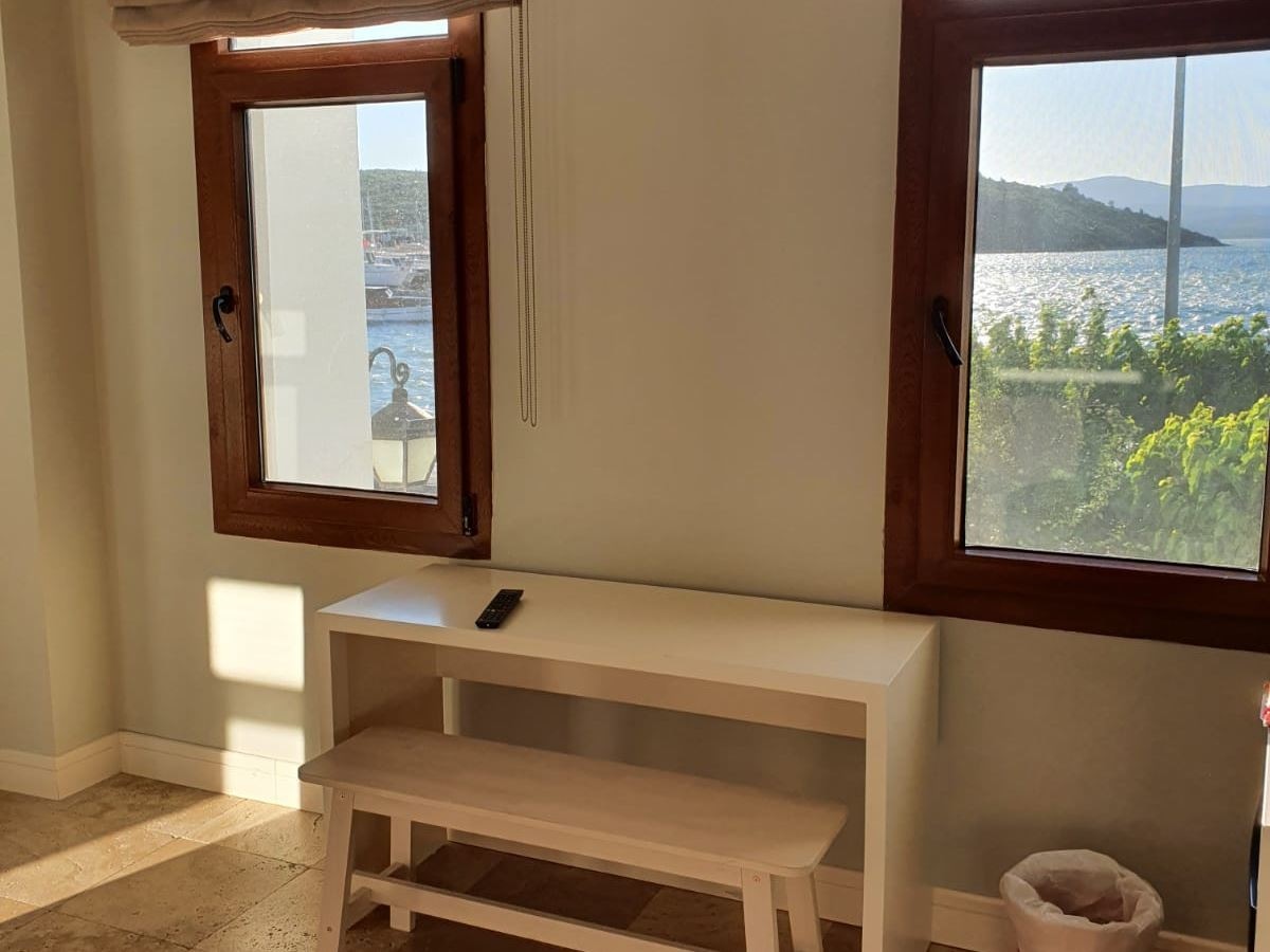 rooms-family-room-with-sea-wiev