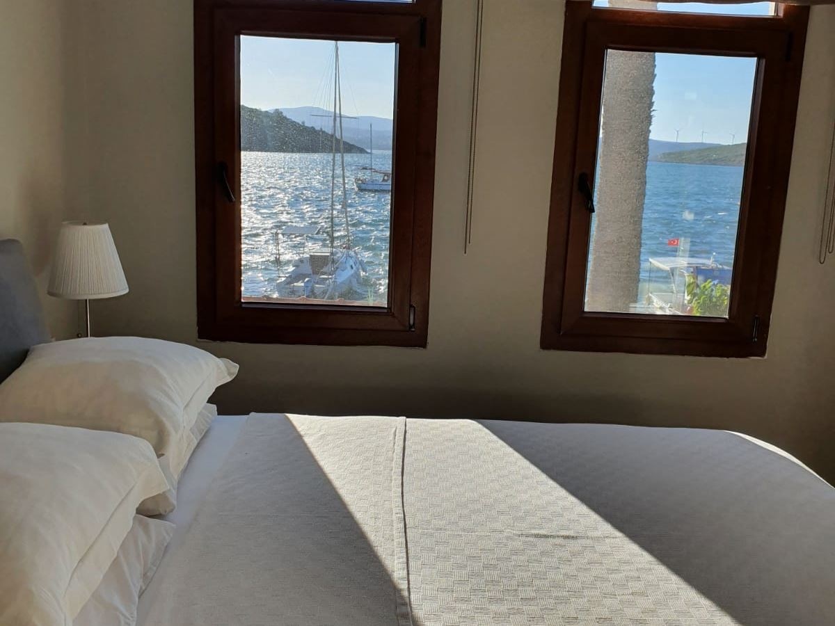 rooms-family-room-with-sea-wiev