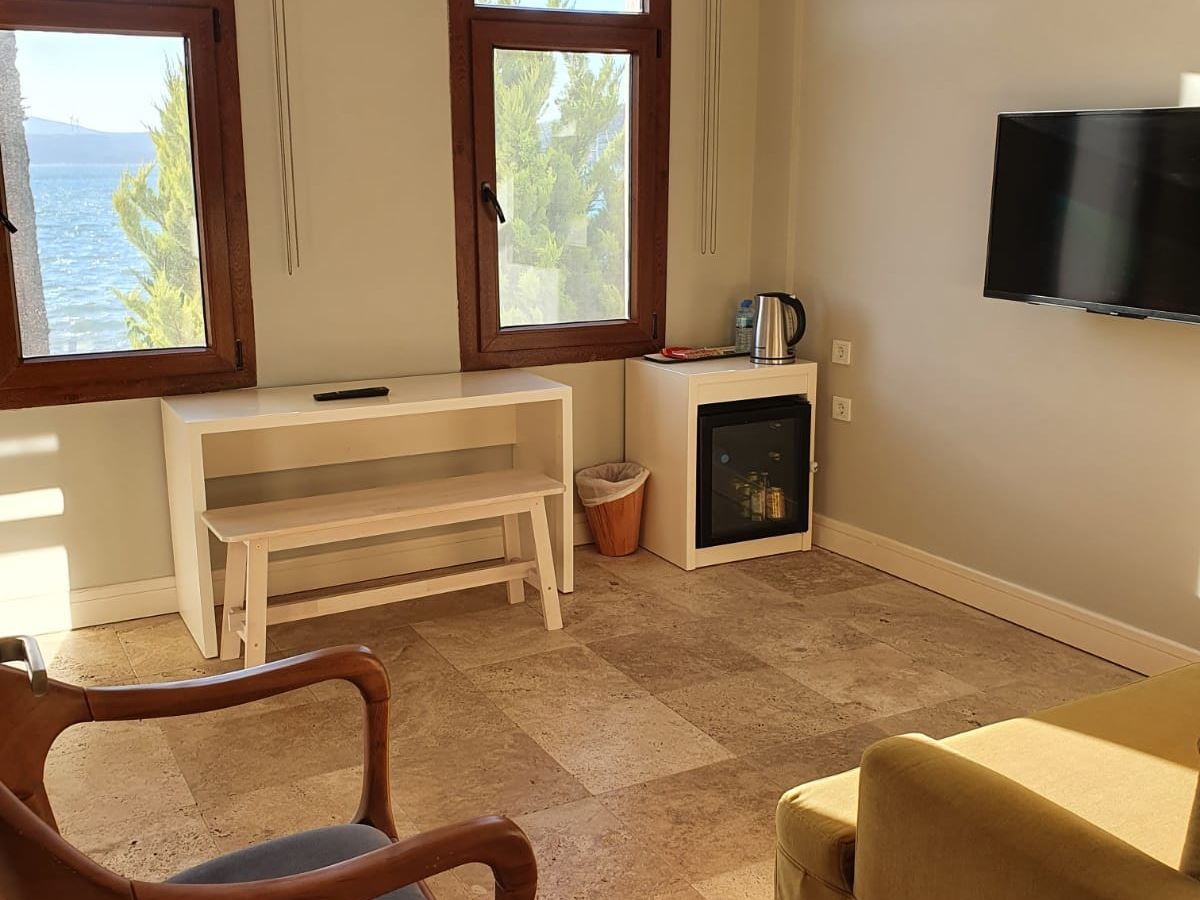 rooms-family-room-with-sea-wiev