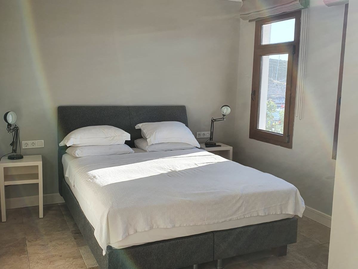 rooms-family-room-with-sea-wiev