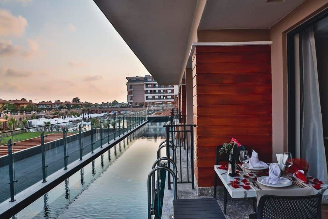 rooms-swim-up-family-room