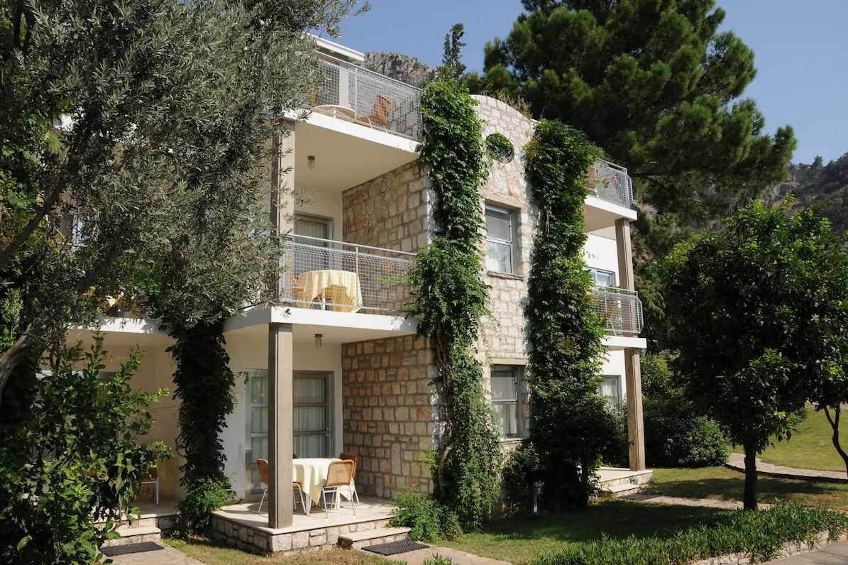 rooms-suite-1-bedroom-land-view