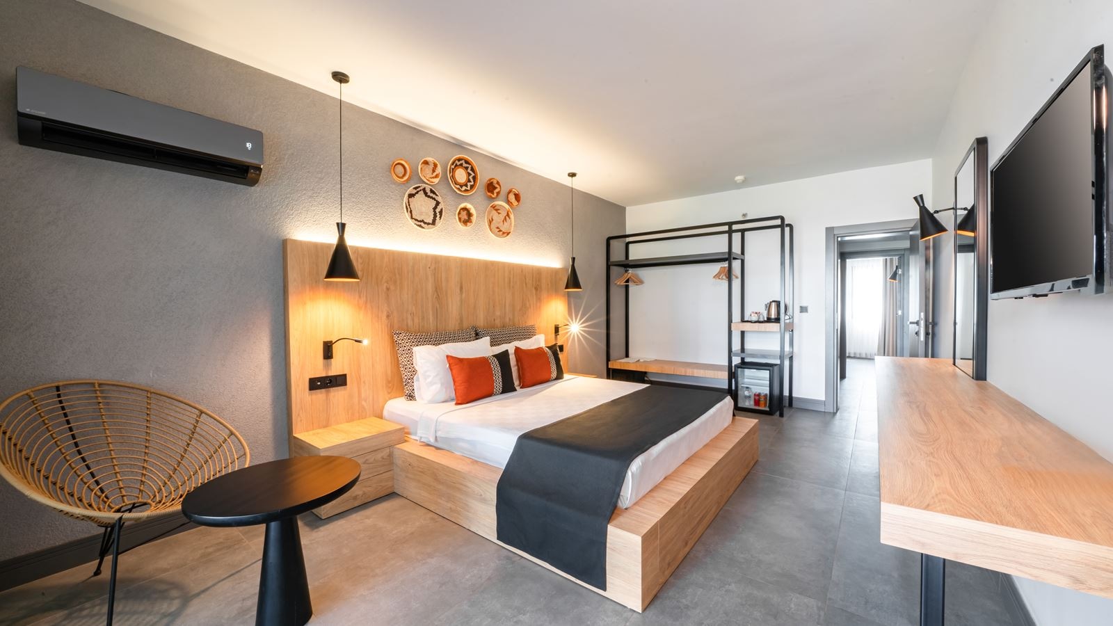 rooms-deluxe-family-room