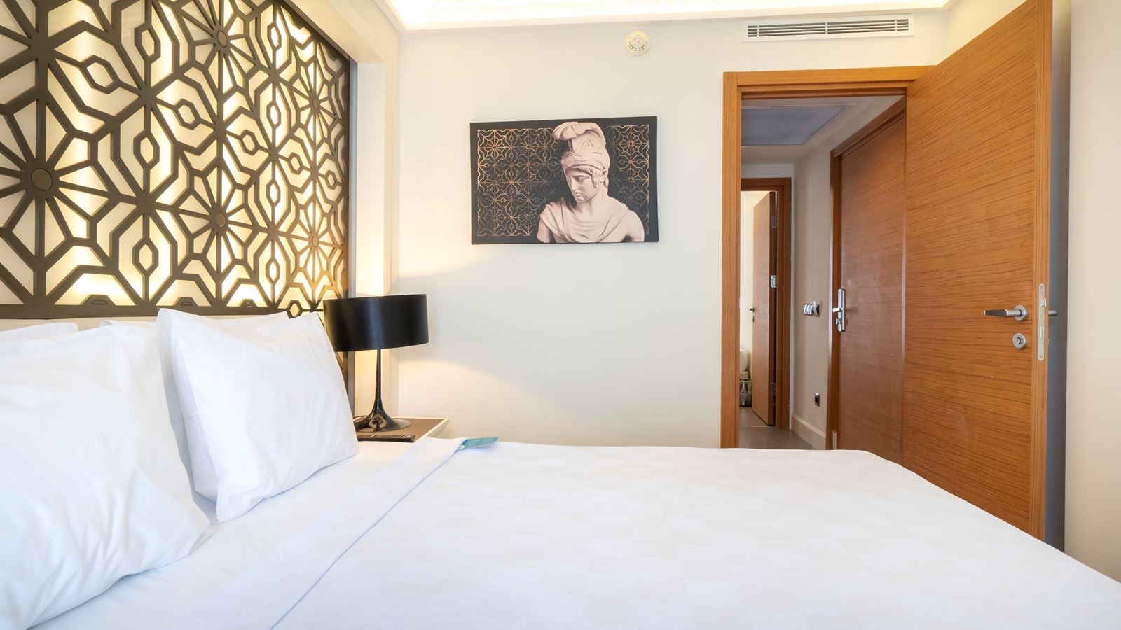 rooms-village-family