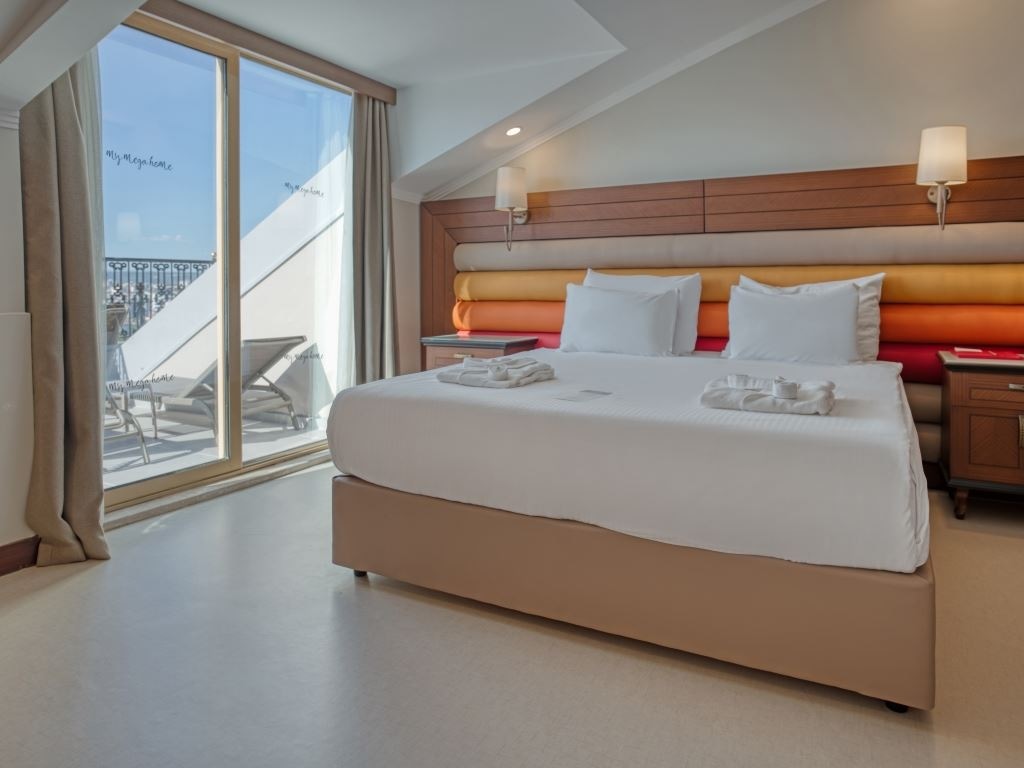 rooms-terrace-superior-room